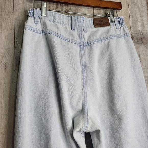 Vintage LEE high Rise Jeans. Light Blue. 29" Waist. - Picture 5 of 9